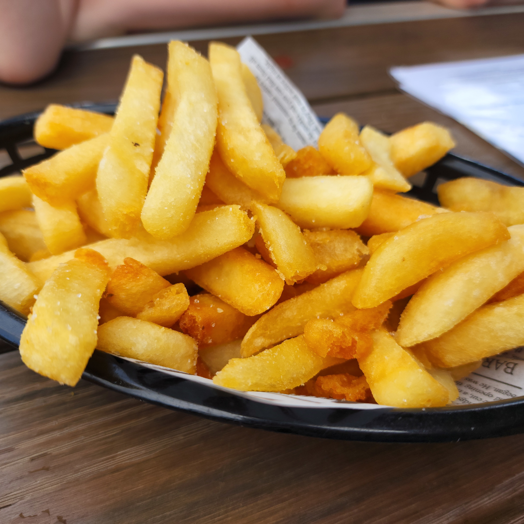 Crispy golden side of chips from The Social Cafe in Emerald QLD 4720 – available for dine-in, takeaway, and catering.